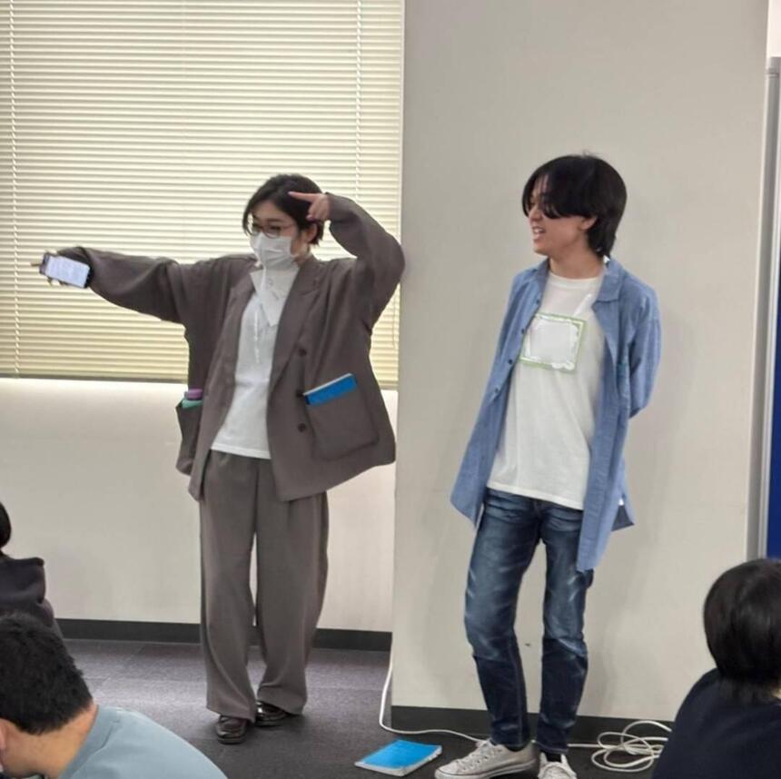 司会をしている3年生の生徒の写真です。