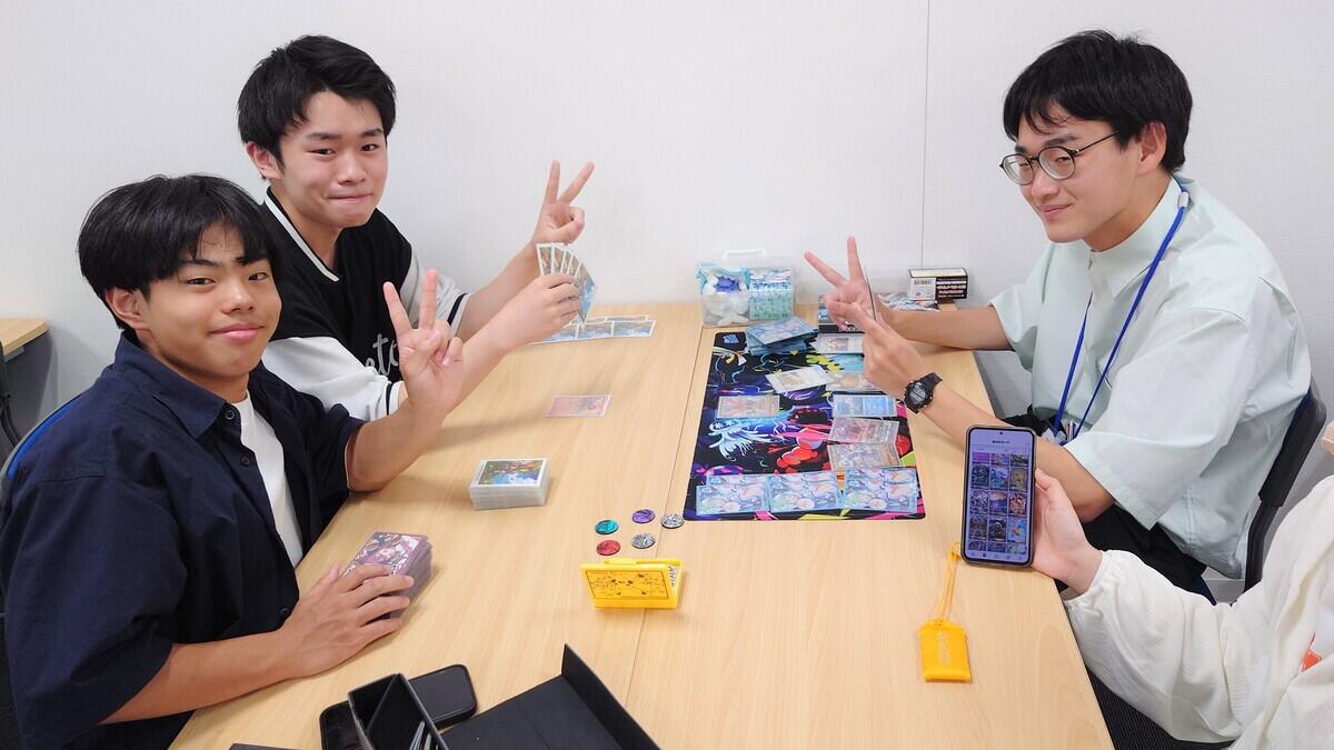 カードゲーマー交流会での生徒の様子