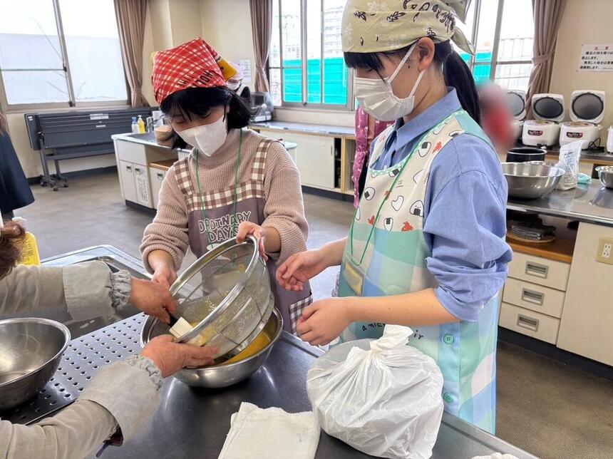 和歌山キャンパスの生徒がボランティアに参加している姿