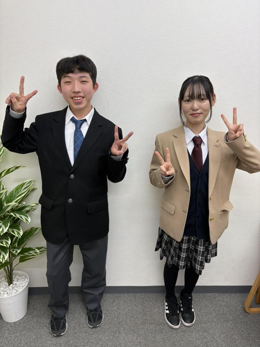 制服を着用している生徒の写真