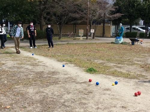 さくら満開の公園でニュースポーツに挑戦