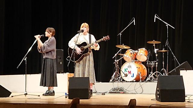 主催者ガイドラインに基づきマスクを外し演奏しています