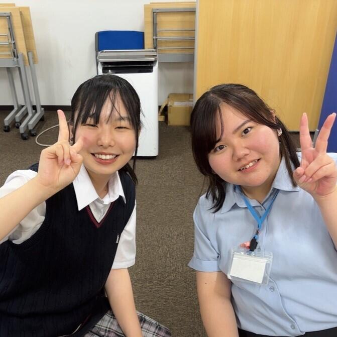 インタビューに答えてくれた生徒とインタビューをしたコーチの写真