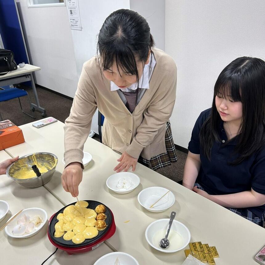 左から森屋結心（生徒）、榎本真歩（生徒）
