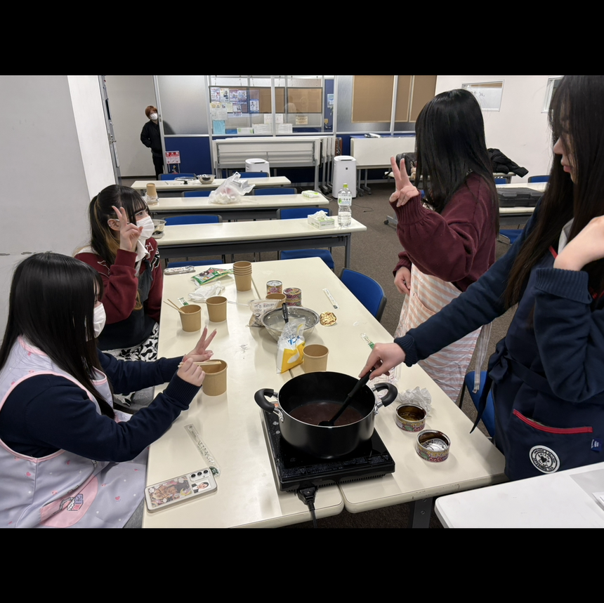 生徒がみらいの架け橋レッスン®で白玉ぜんざいを作っている様子