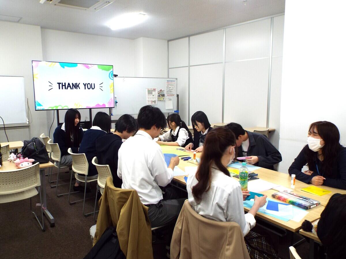 真剣な眼差しで取り組んでいる生徒