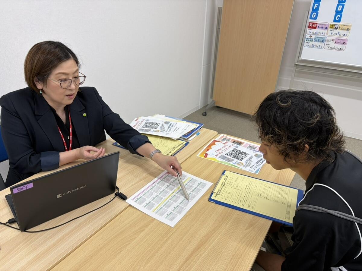 写真③(個別相談会).jpeg