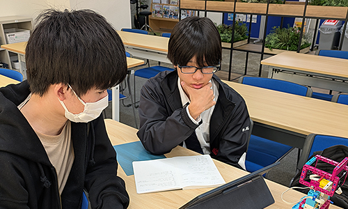 プログラミング部門・二足歩行の部決勝進出者_春日部キャンパス